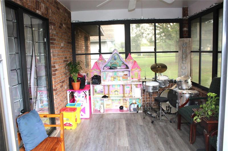 Screened Porch - Backyard