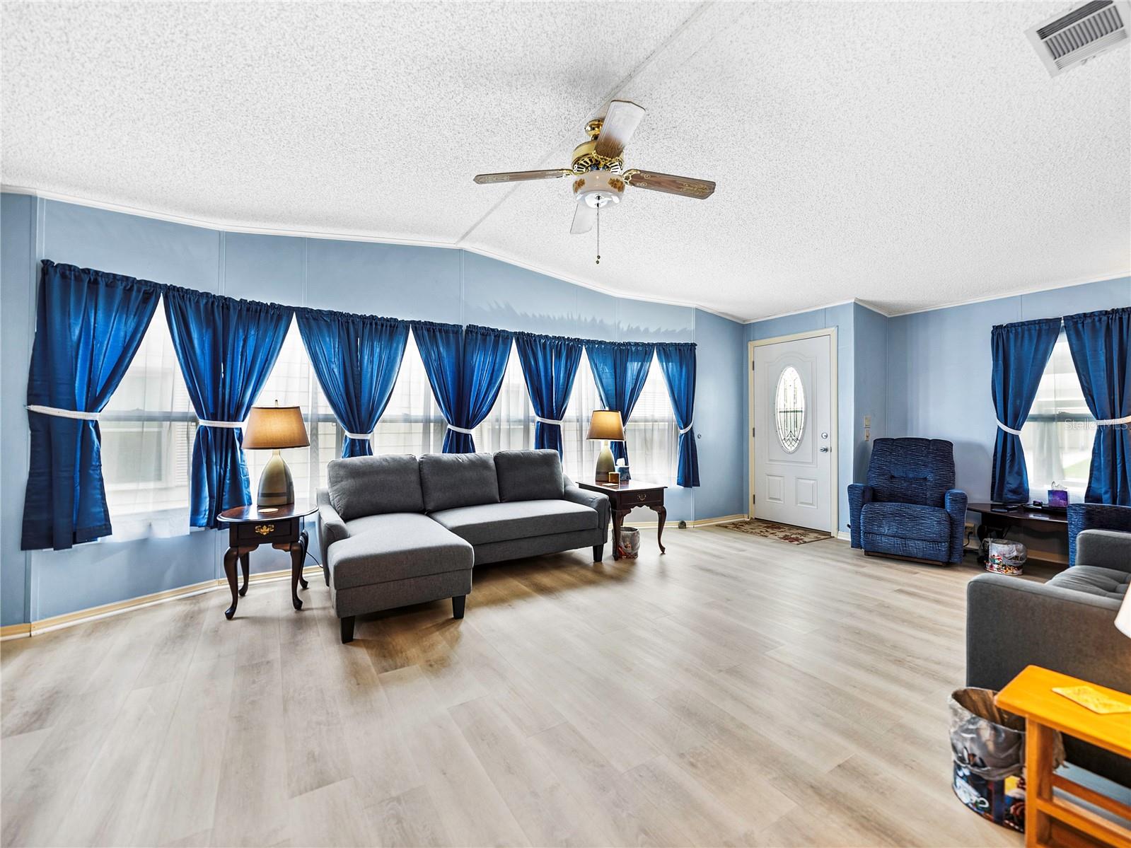 Bonus room/office