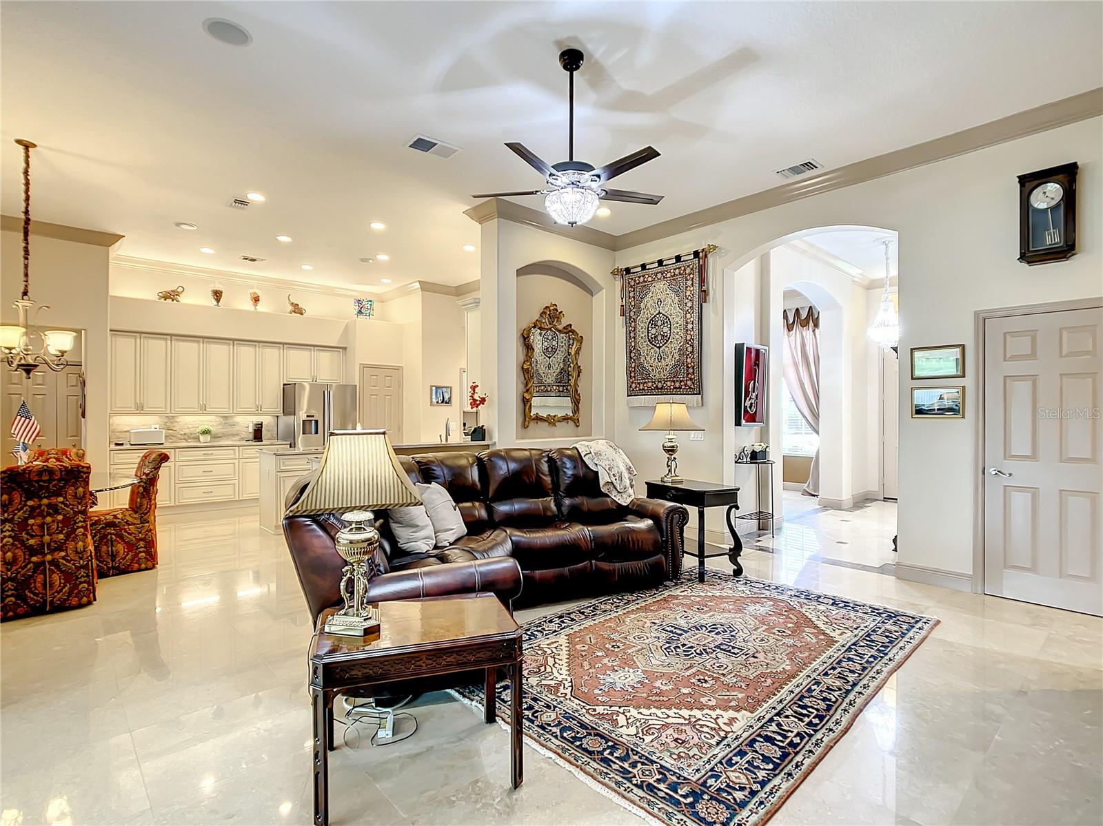 GREAT AREA FOR ENTERTAINING
