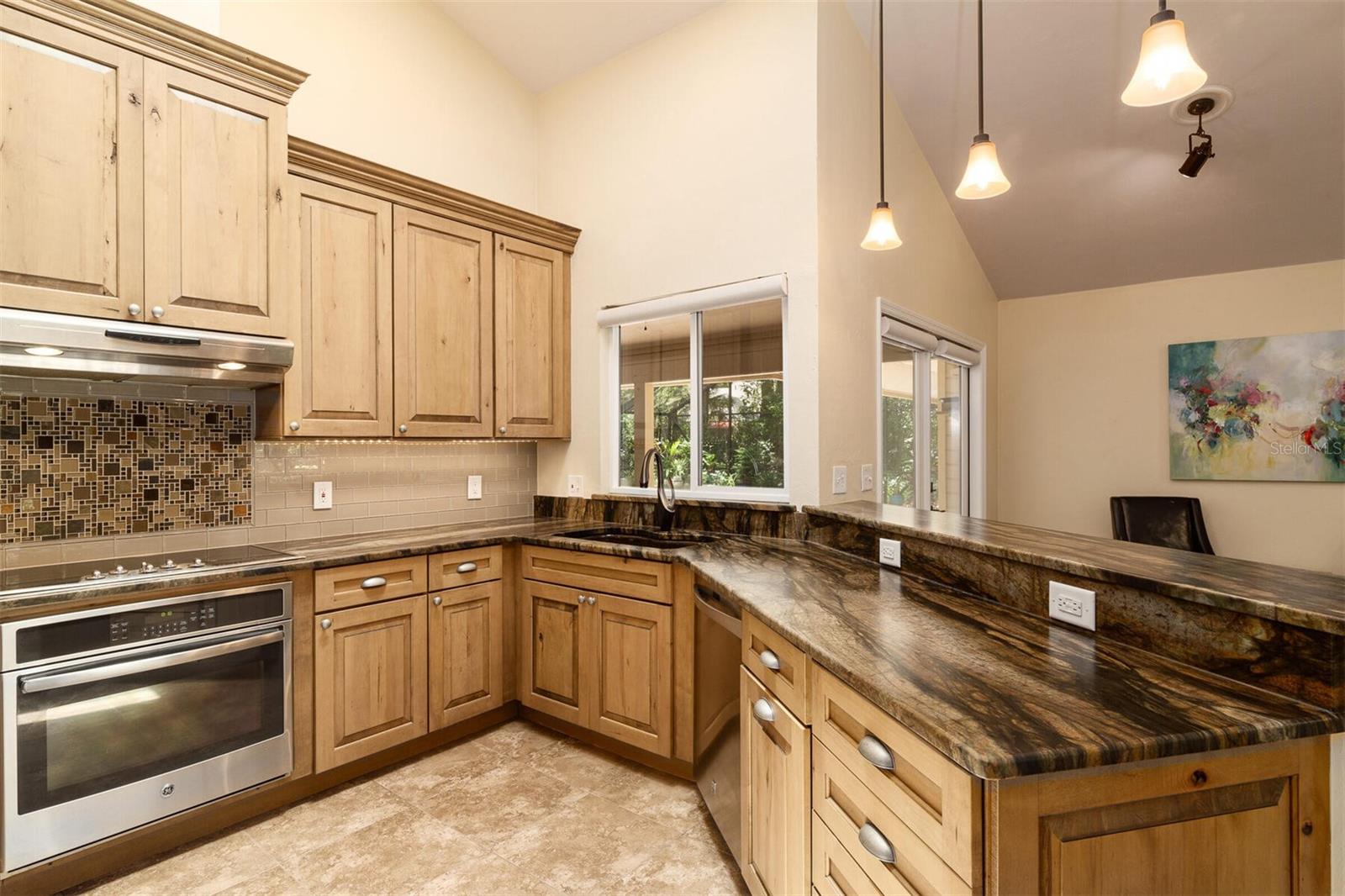 Kitchen/ Custom Granite Solid Oak Cabinets