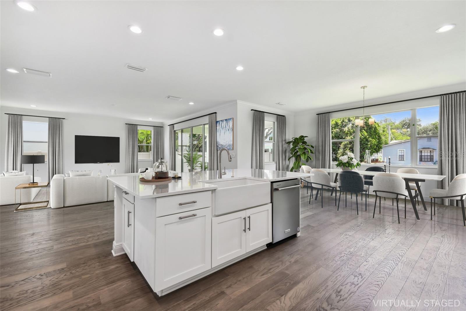 Breakfast-nook-virtually staged