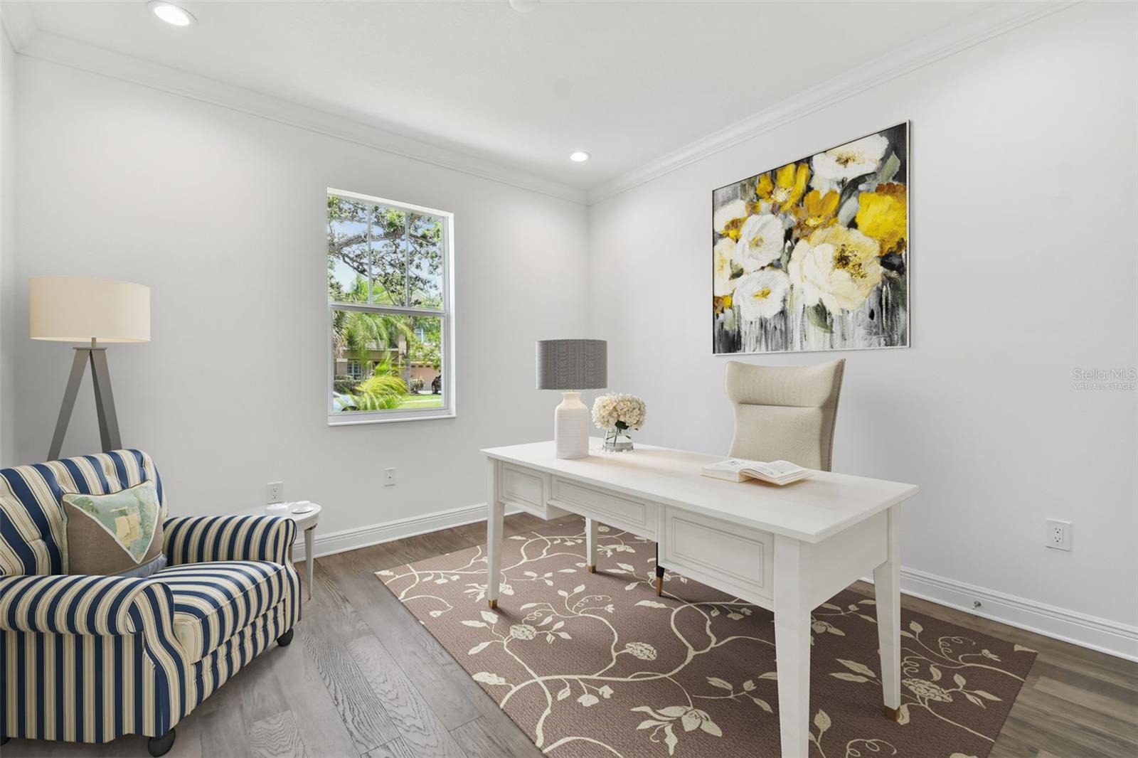 Office/Bed-virtually staged