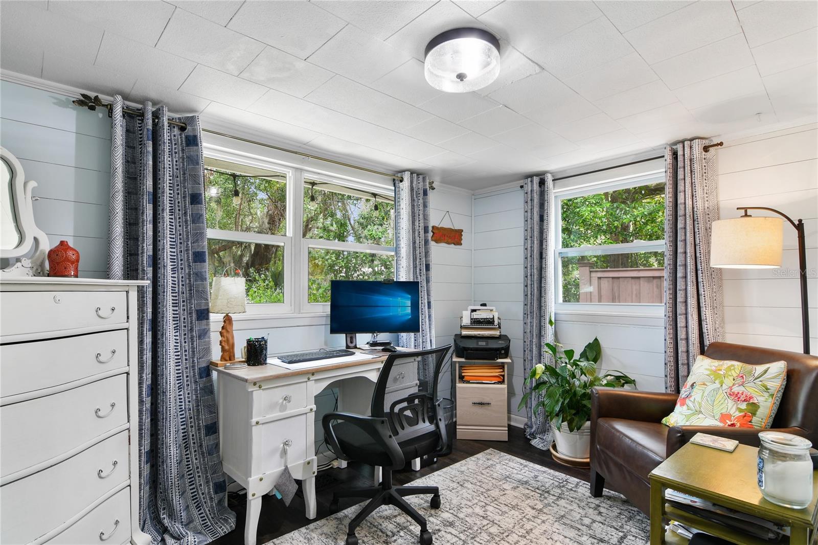 2nd Bedroom use as an office