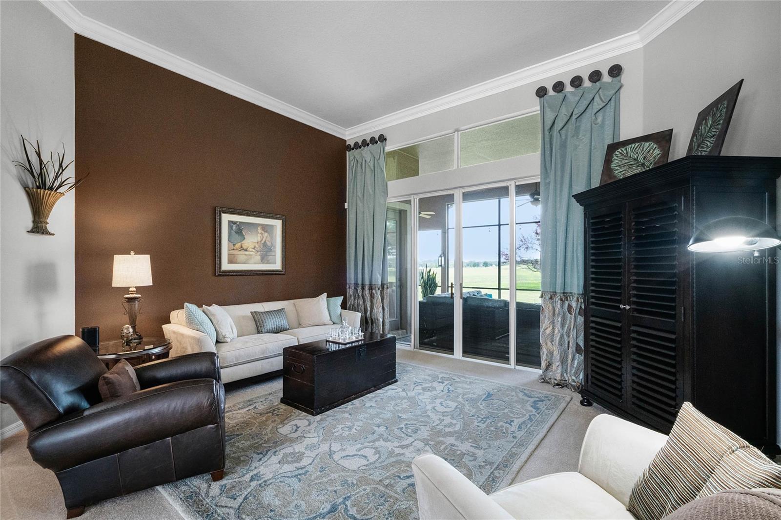 FORMAL LIVING:Crown Moulding
