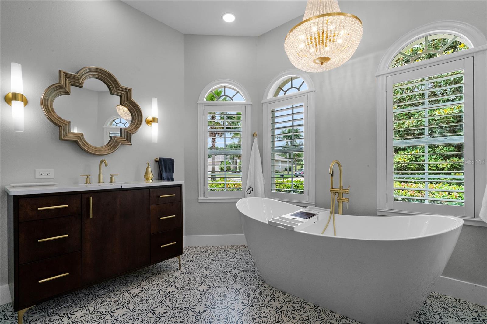 TIMELESS AND ELEGANT DESIGN!!