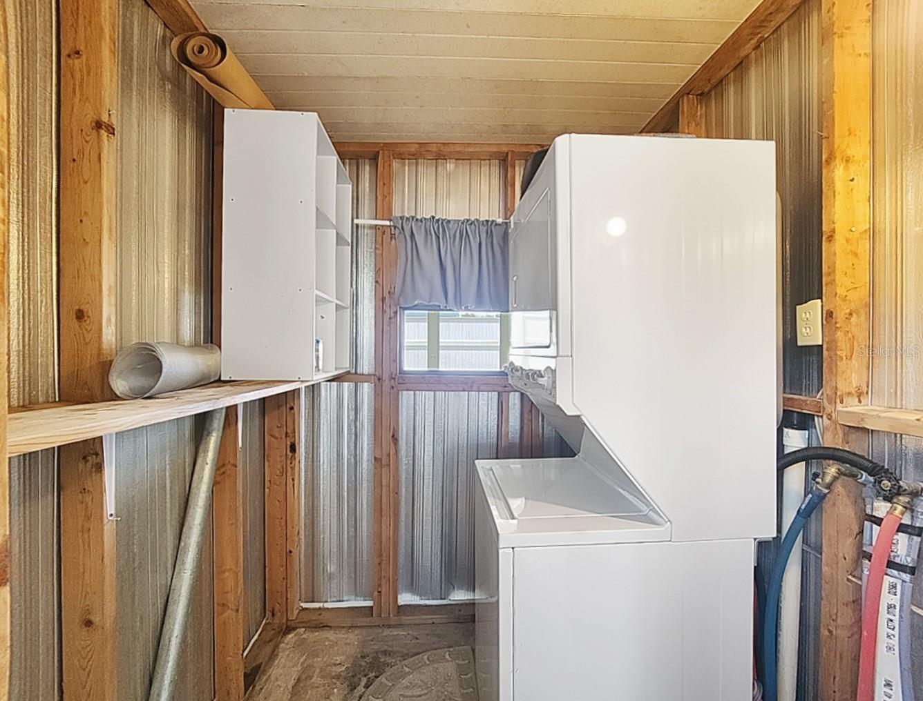 Utility Room w/washer &amp; dryer