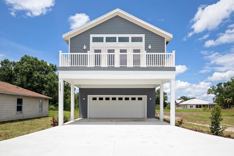 Shady Porte Cochere