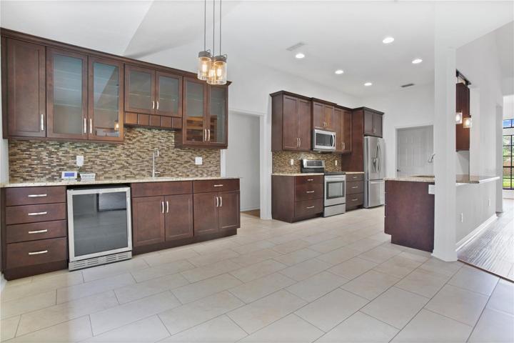 Breakfast/Wet Bar