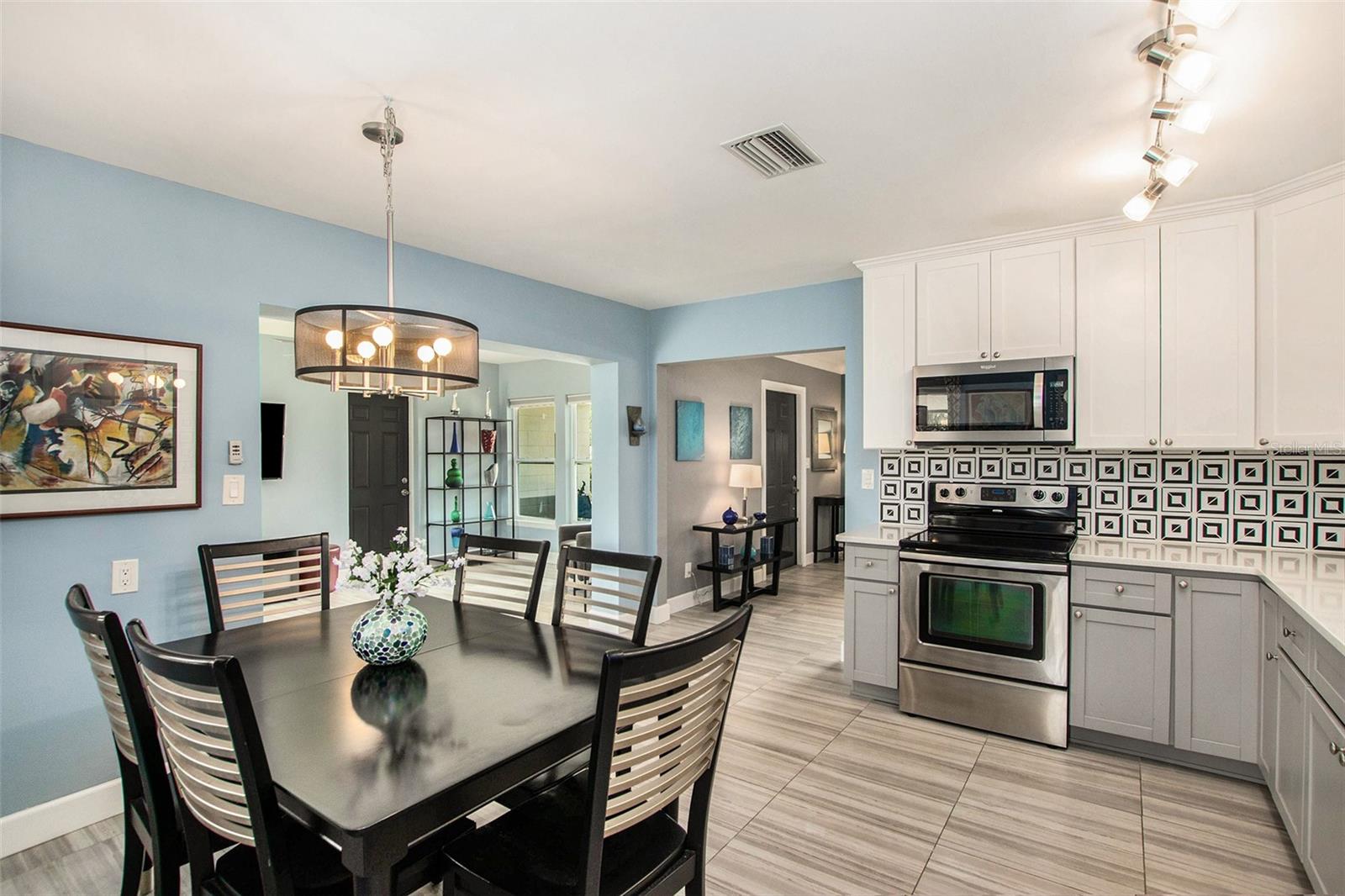 Dine in your contemporary kitchen
