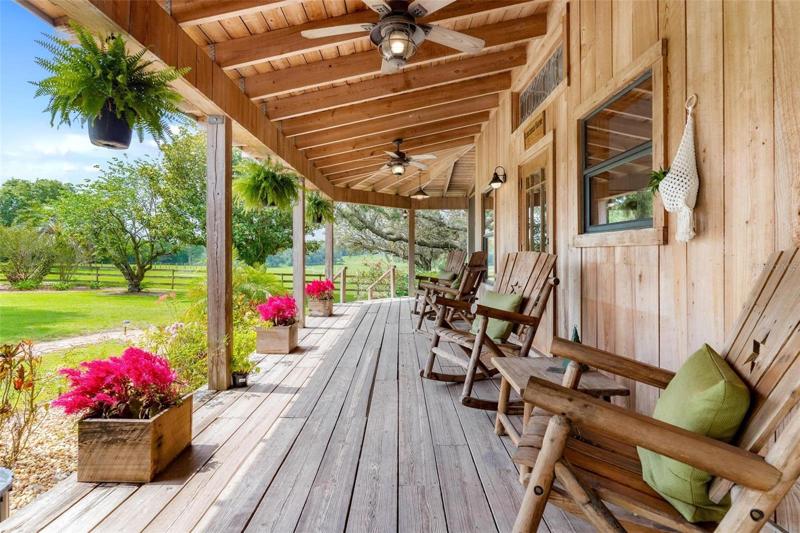 Front Porch Area