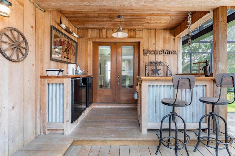 Lanai with Bar Area
