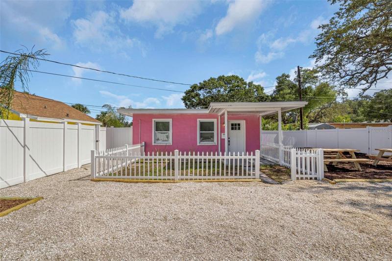 1506 Front Yard