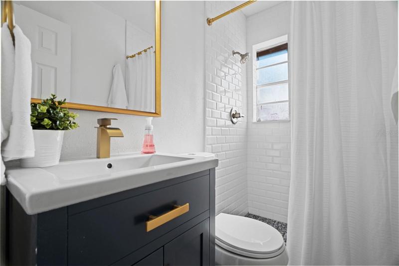 1506 Bathroom