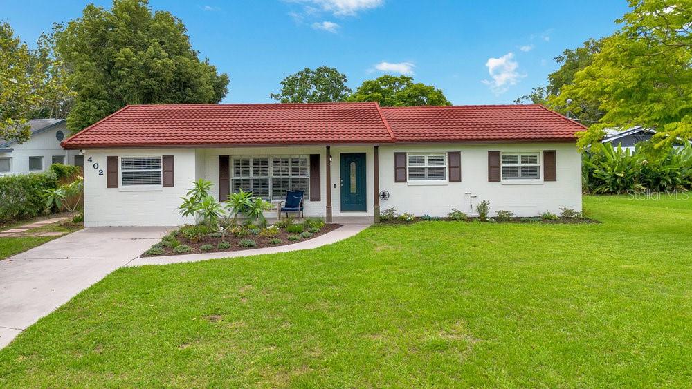 This home has been freshly landscaped and a well maintained home.