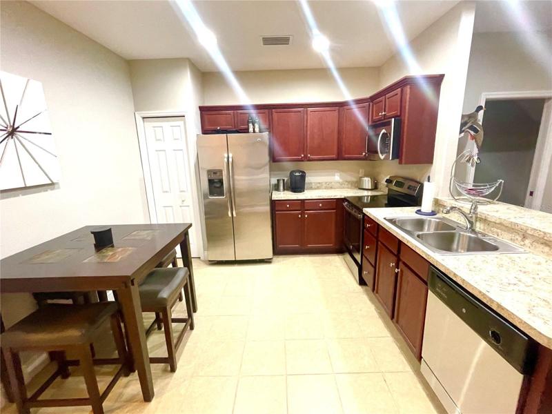 Beautifully appointed kitchen