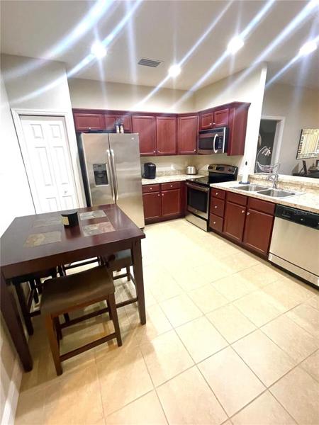 Eating space in kitchen