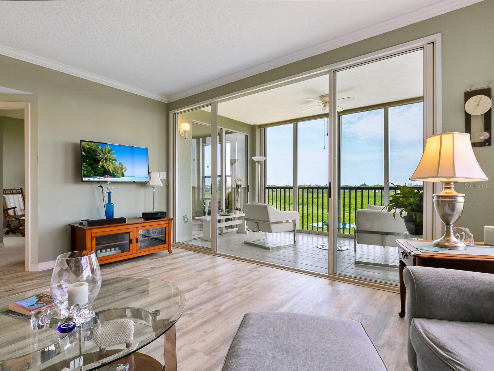 Spacious living room
