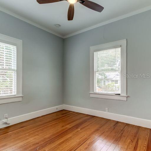 1st bedroom.