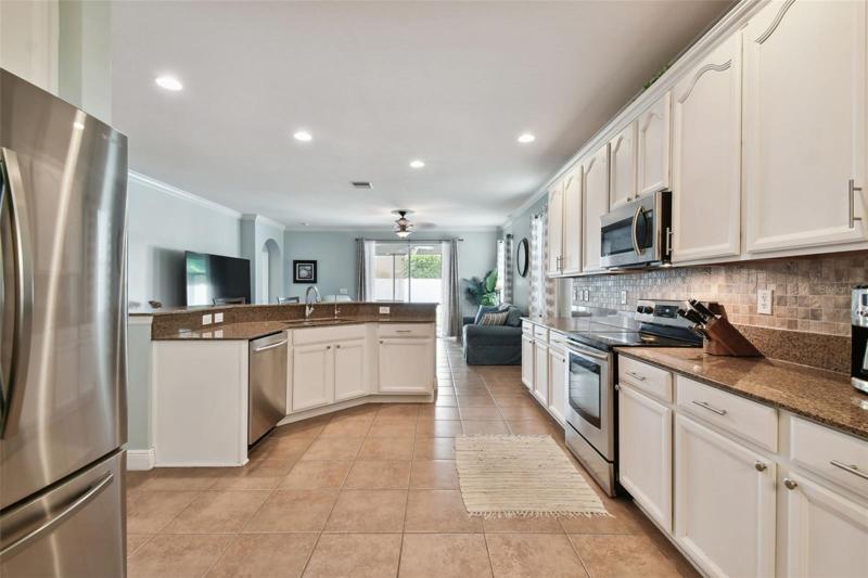 Kitchen towards Family Room