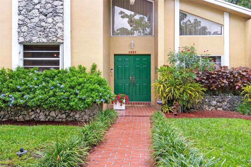 front double door entry-cool contemporary home