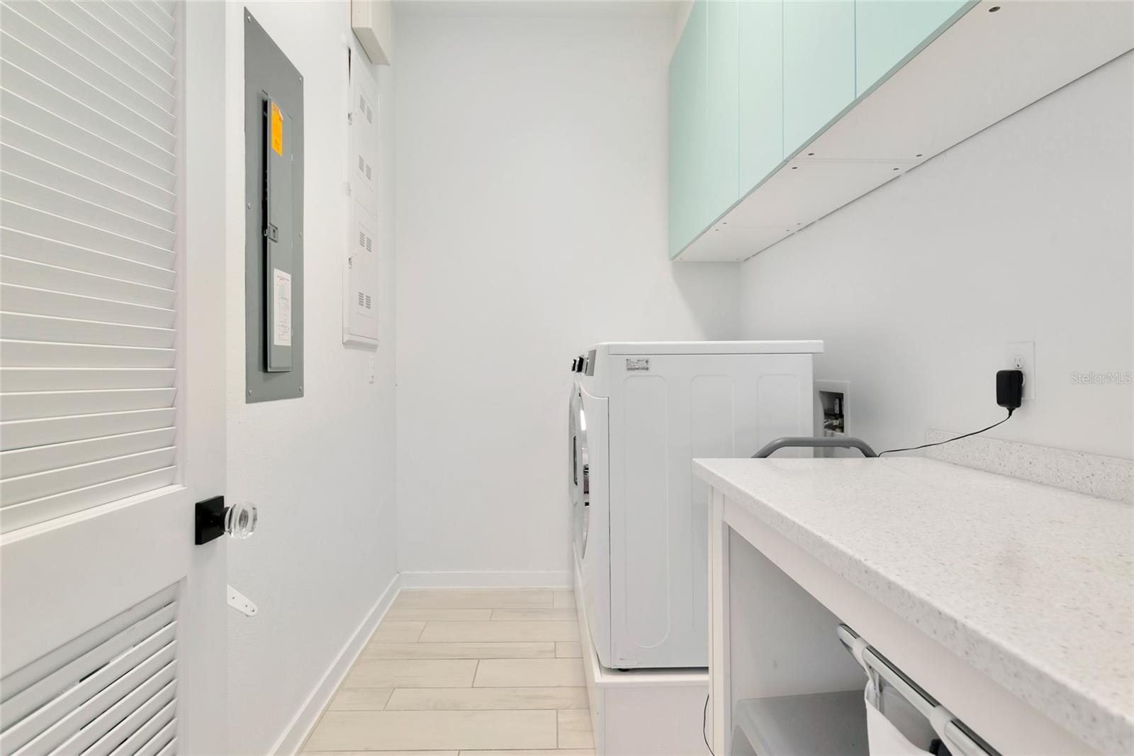 Laundry/mud room off of garage