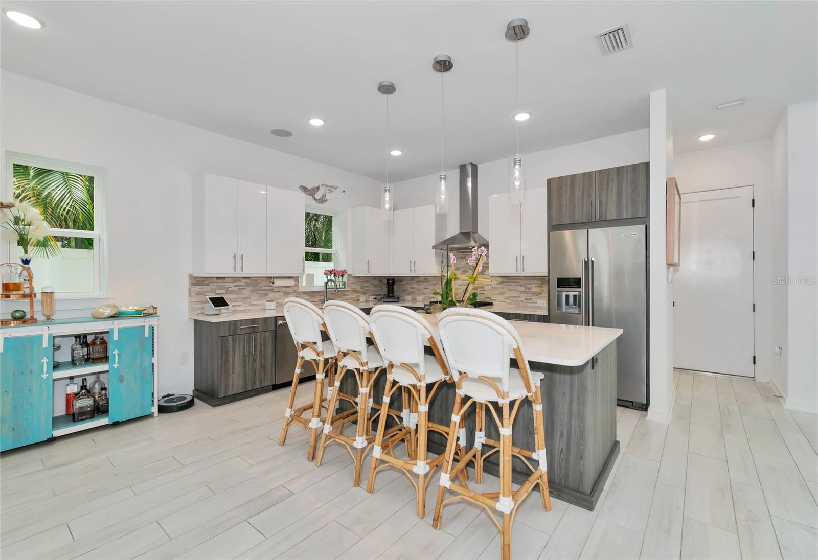 Kitchen with oversized island