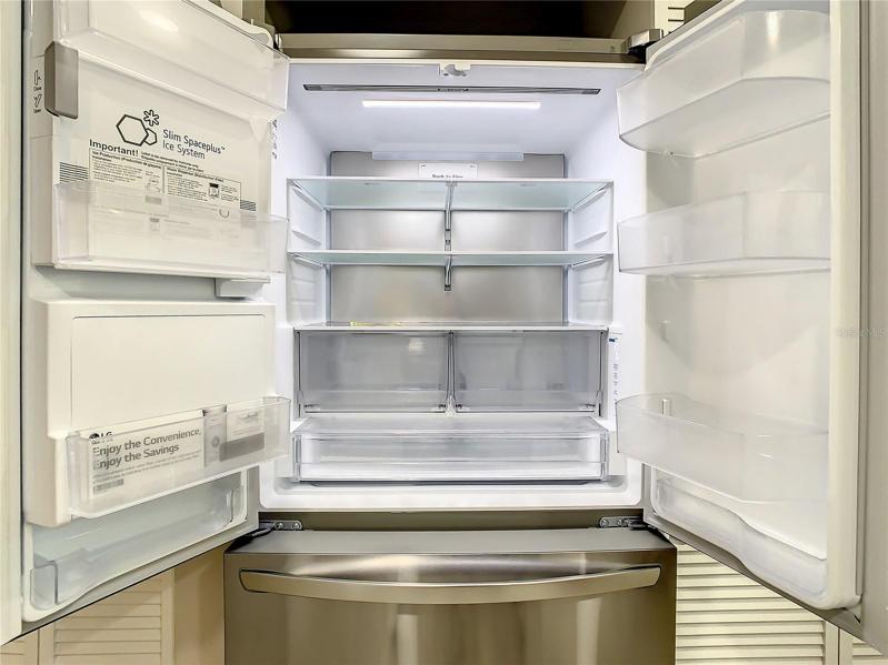 LG Stainless Steel Smart WIFI refrigerator with DUAL icemaker..