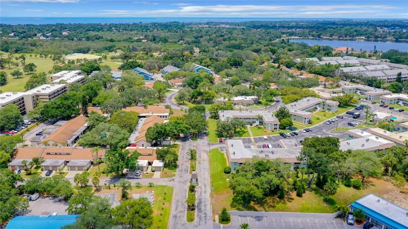 The Green Dolphin community is in a fantastic location adjacent to the Tarpon Springs Golf Course