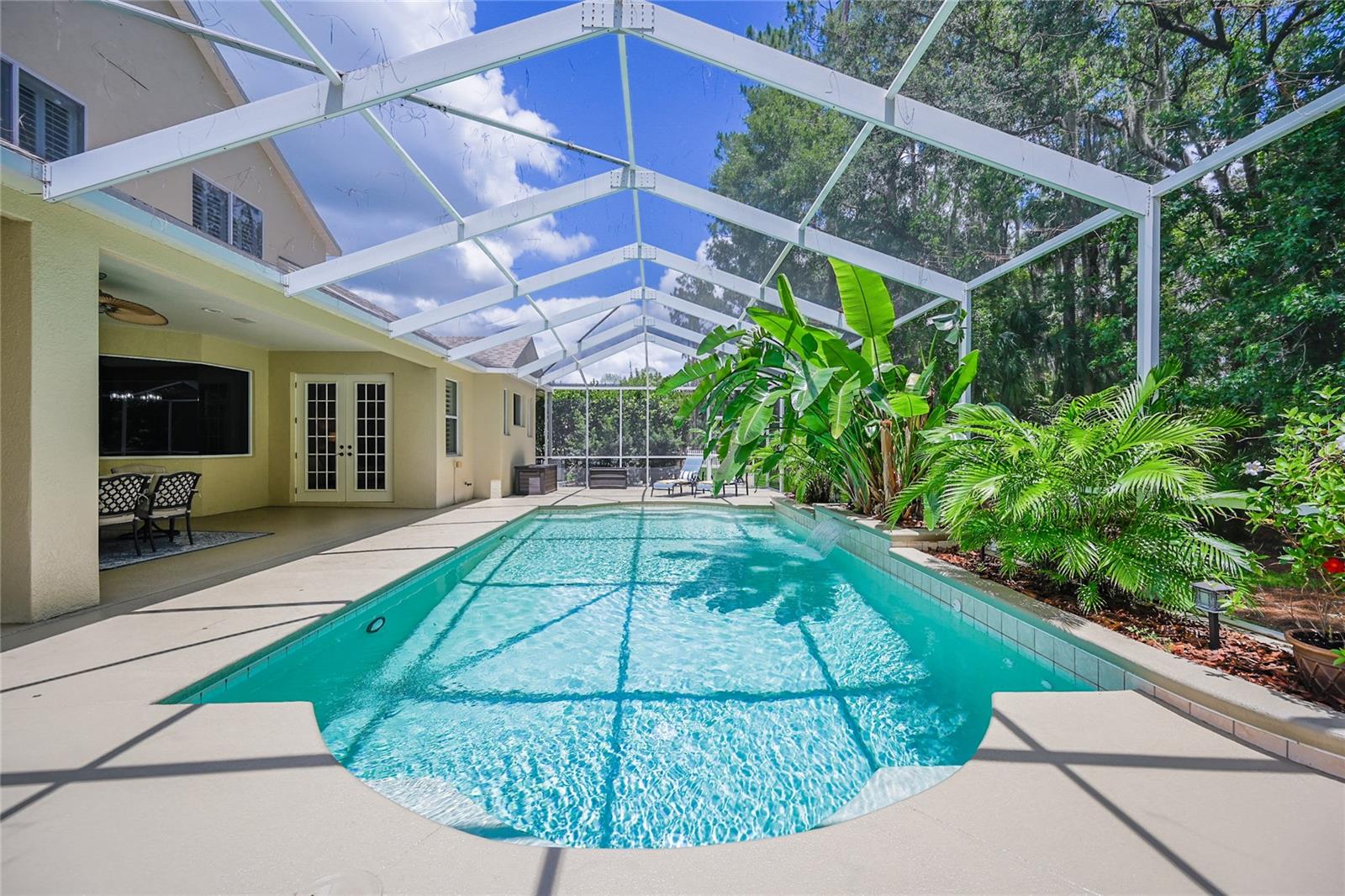 Large Pool Fully Screened.