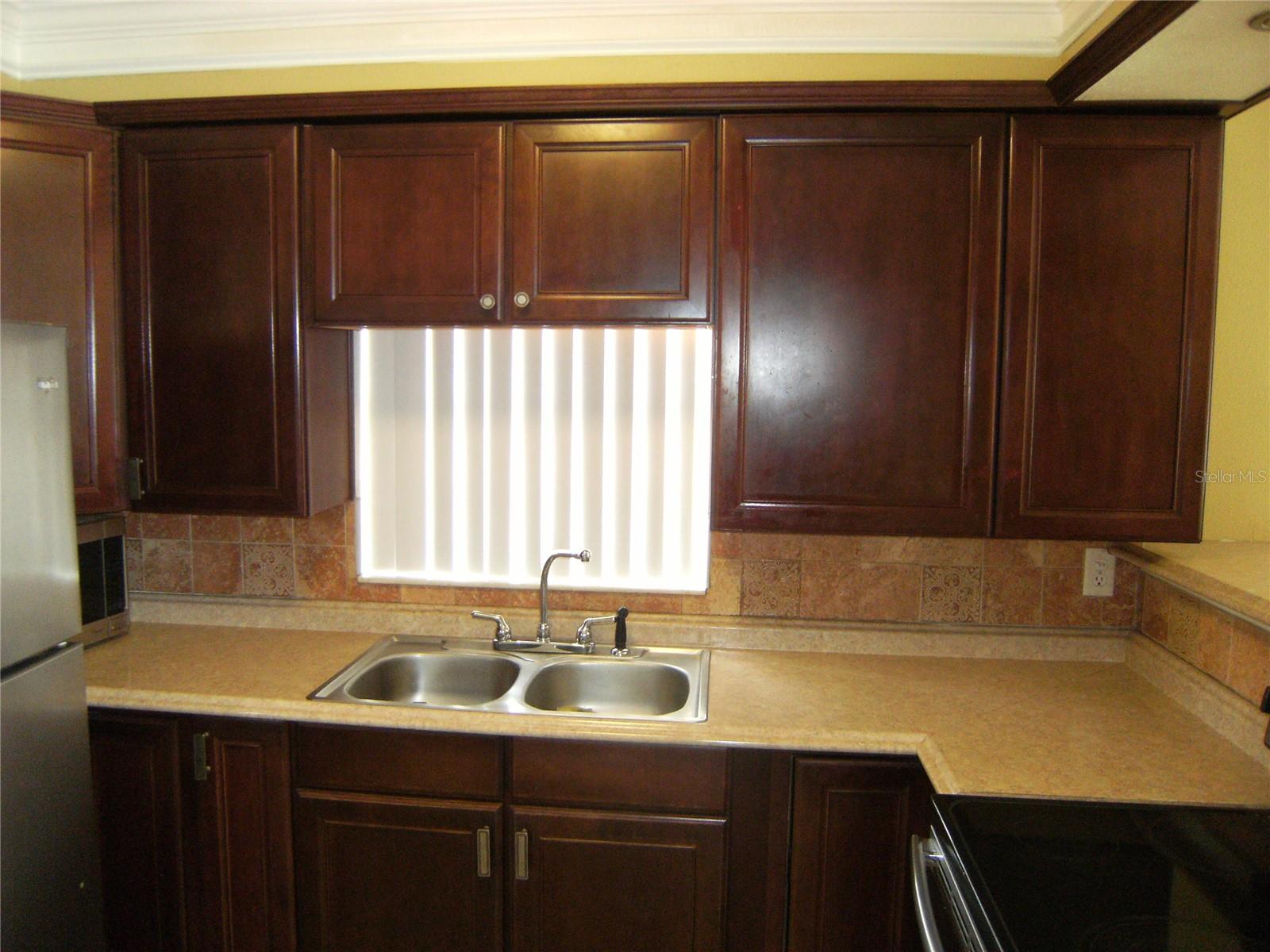 Kitchen stainless steel sink