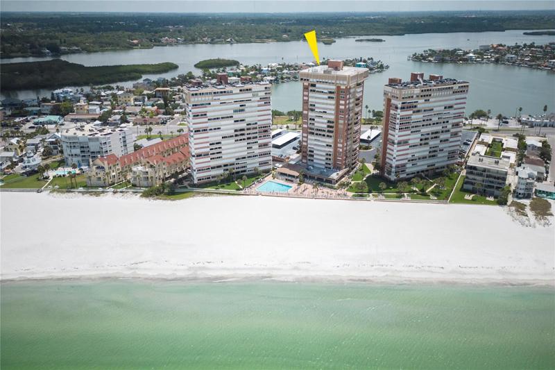 Gulf-front building, directly on the sand