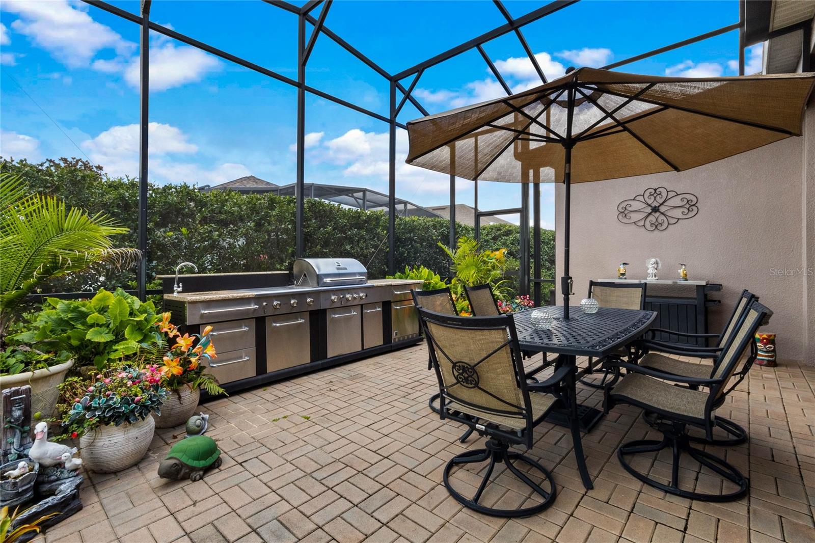 outdoor kitchen