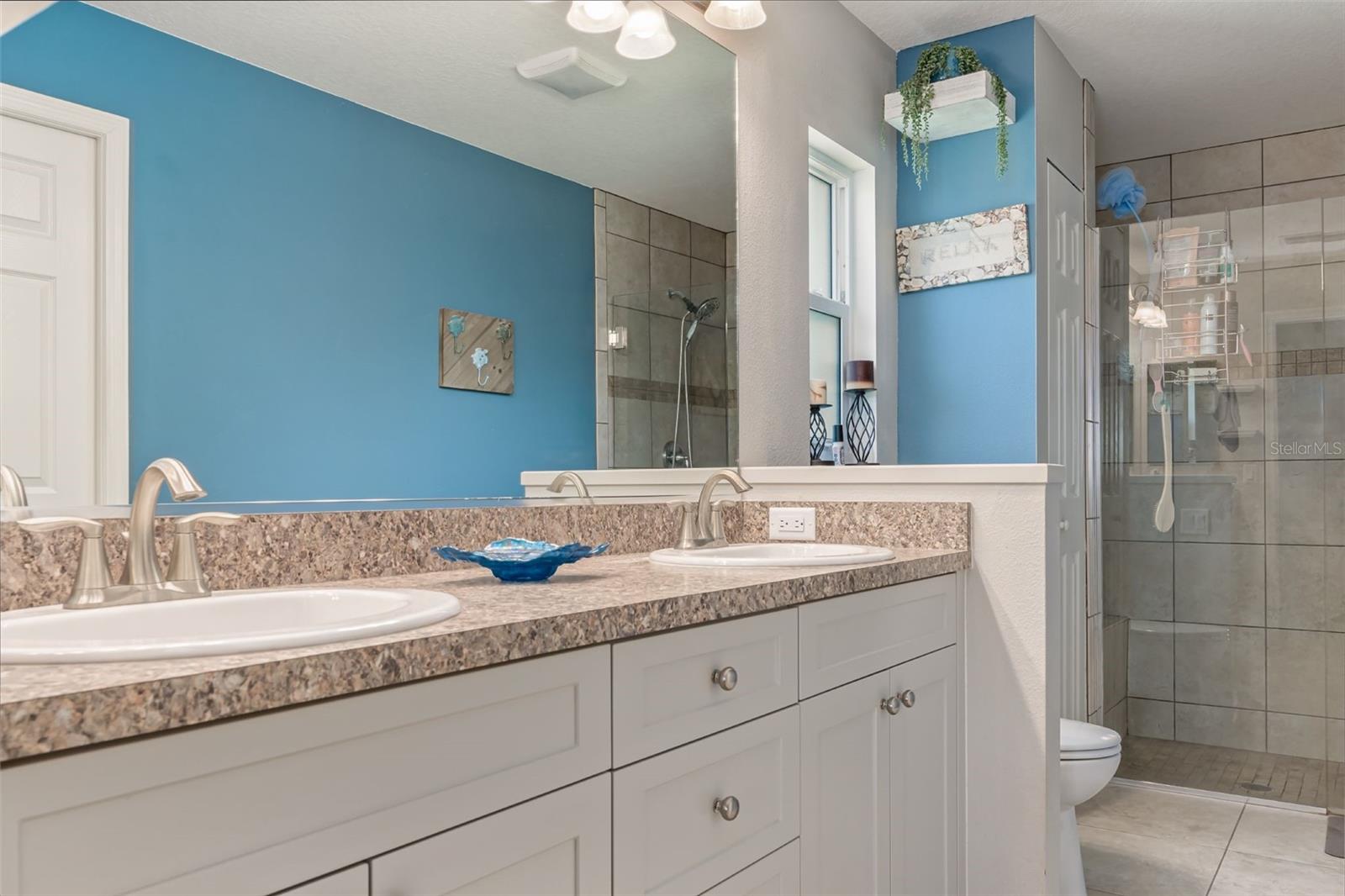Owner's Bathroom w/Walk-In Shower