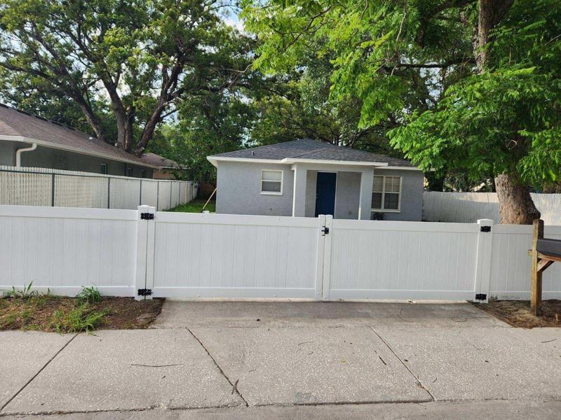 New Vinyl Privacy Fence