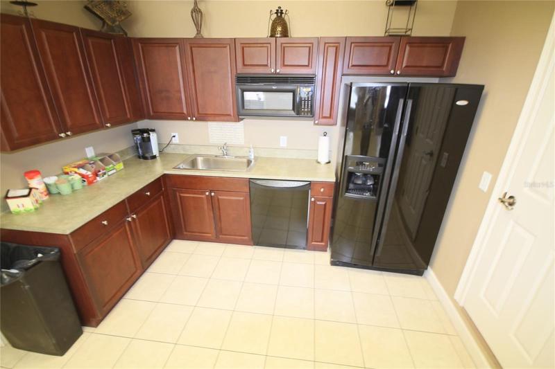 Common Area Kitchen