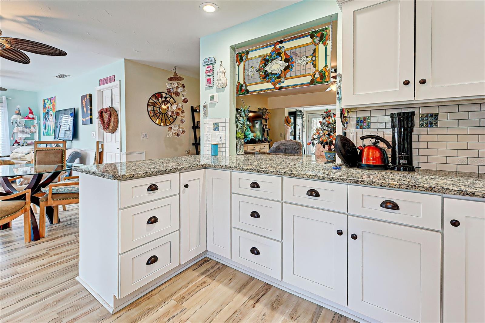 Self closing drawers