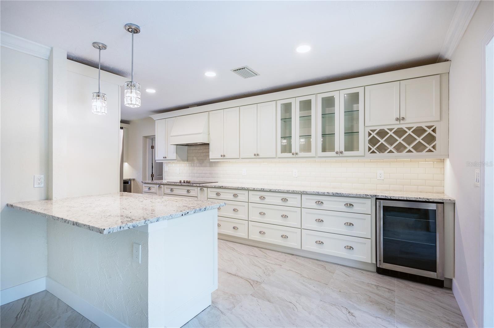 Wine bar & refrigerator
