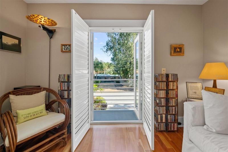 2nd En-suite French doors to private balcony