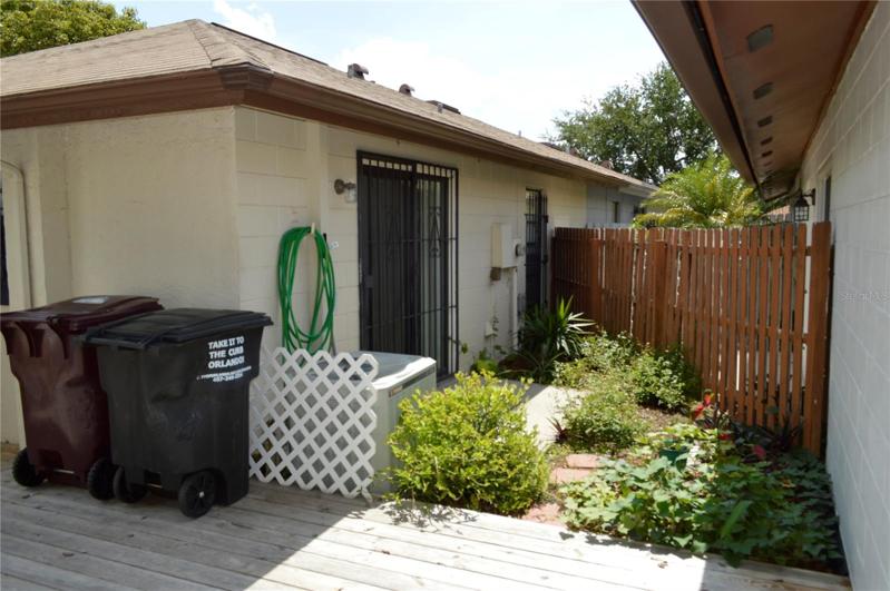 Front terrance; fenced area.