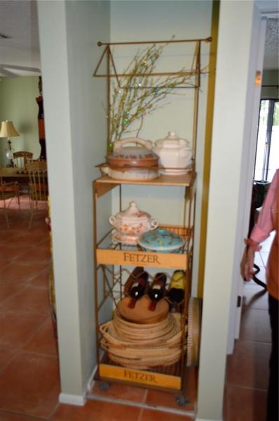 Hallway linen closet.