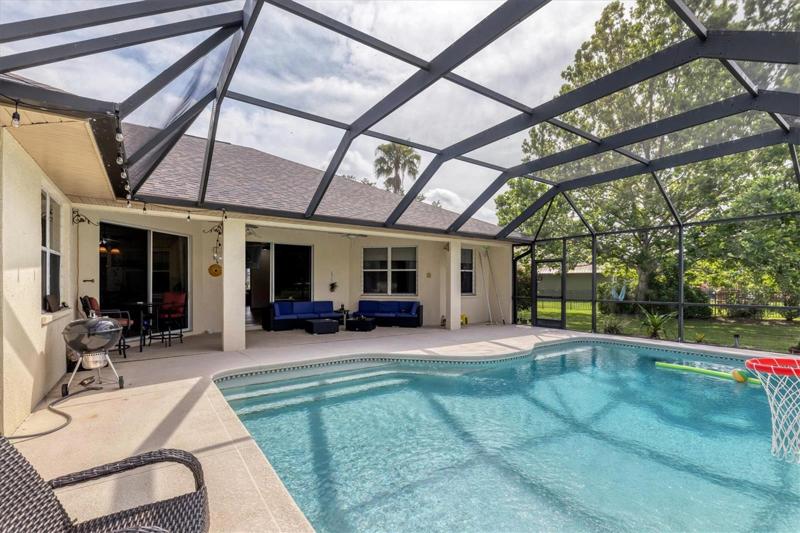 Beautiful outdoor pool area