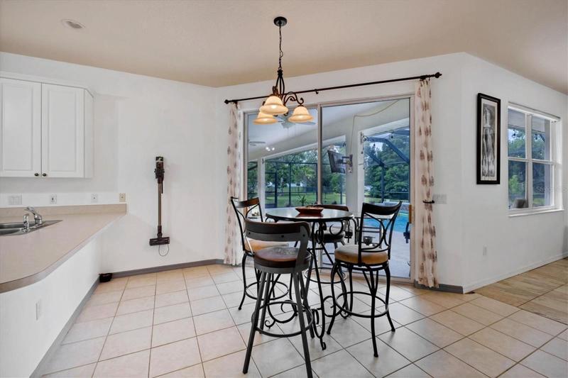 Sliding doors to lanai from eating area