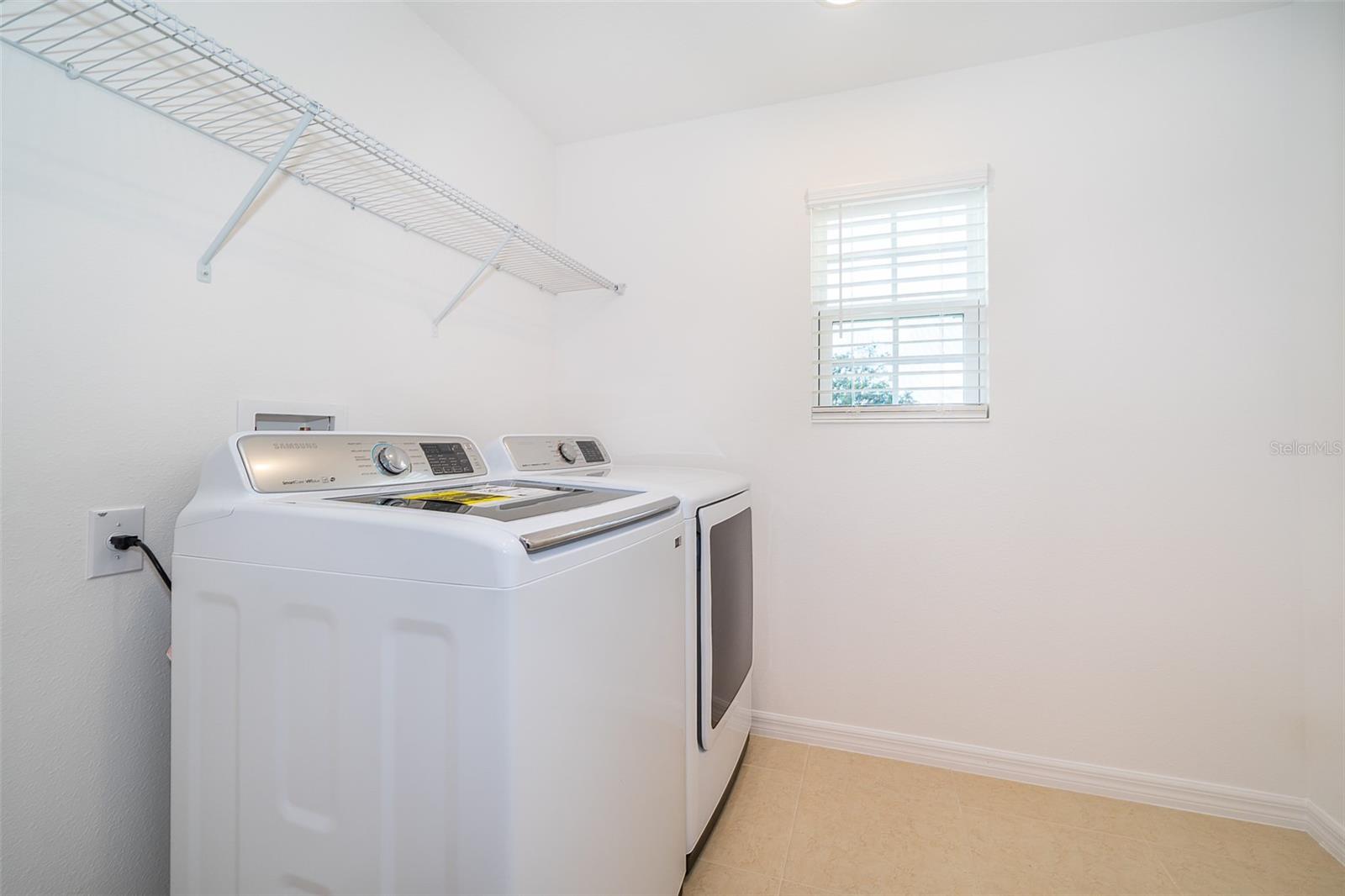 Laundry room with W/D