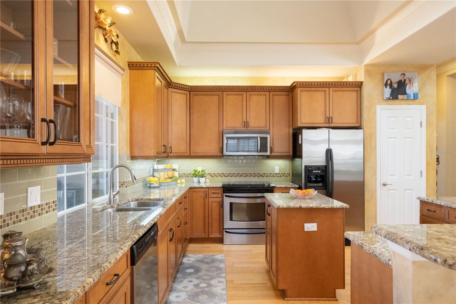 GRANITE COUNTERS AND STAINLESS APPLIANCES