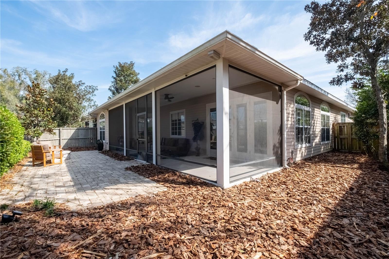 LOW MAINTENANCE SIDE YARD