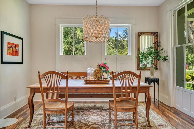 Light and Bright Dining Room