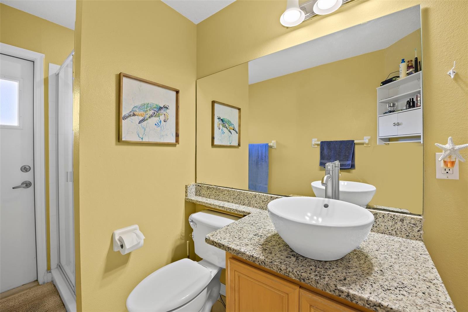 Bathroom #2/Pool Bath