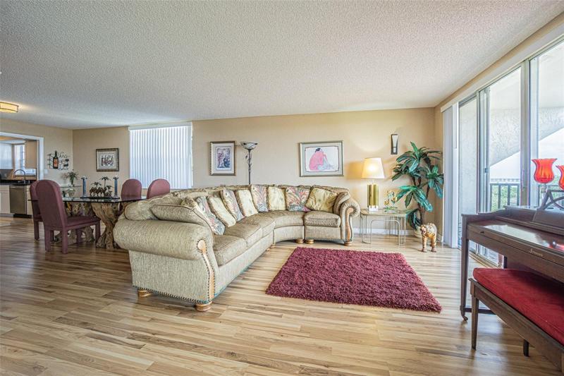 Airy and bright Living Room
