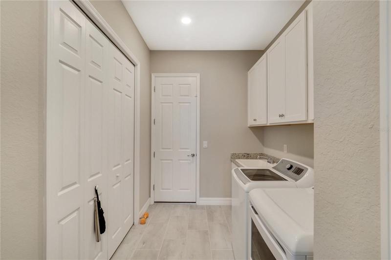 LAUNDRY ROOM