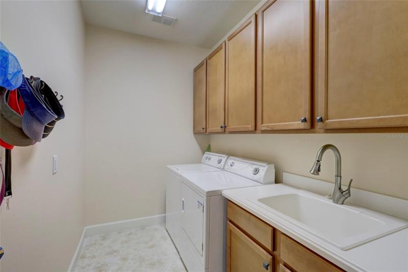 Large utility room with appliances included